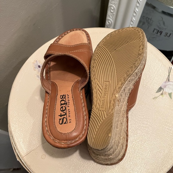 STEPS HUSH PUPPIES SLIP ONS - Picture 4 of 4